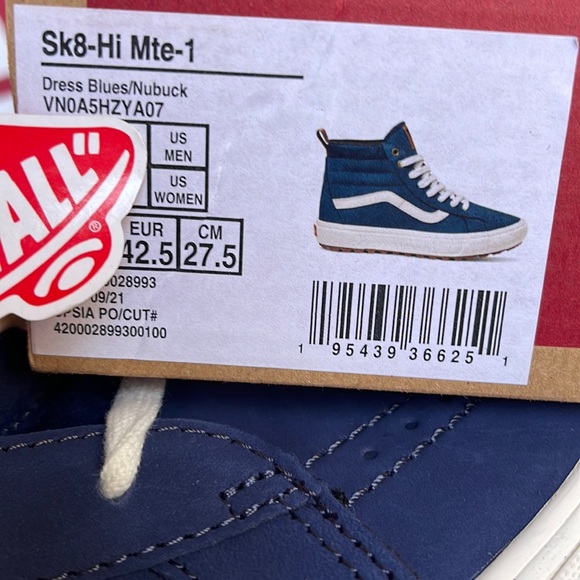 Vans Men’s Sk8-Hi Mte-1
Dress Blues/Nubuck
VN0A5HZYA07
boots - sneakers - Picture 16 of 16